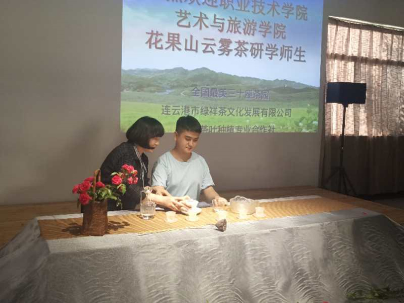 图1张义香老师现场指导学生_副本1.jpg